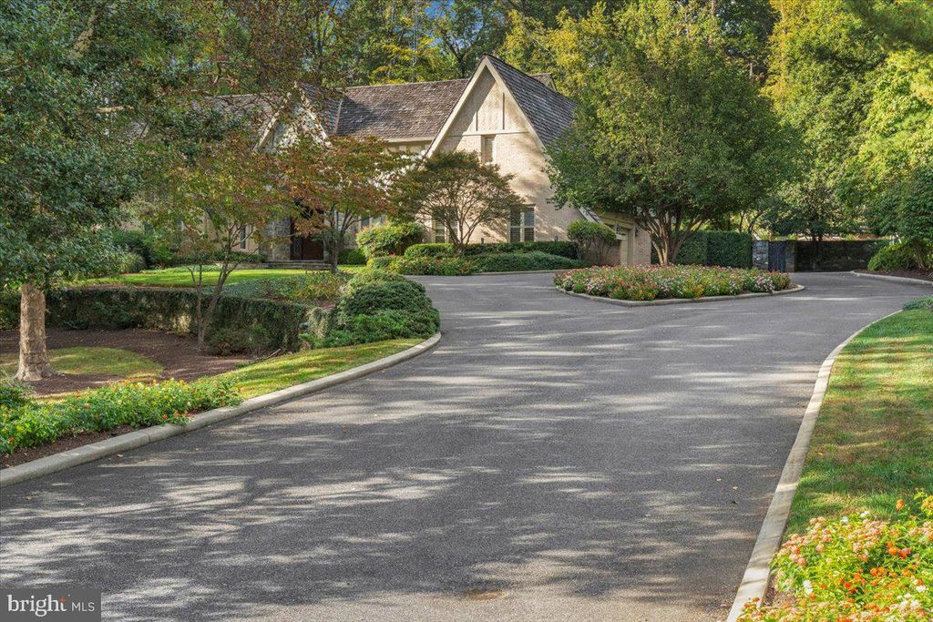 Photo of 8917 Harvest Square Court, POTOMAC, MD 20854 (MLS # MDMC2203652)