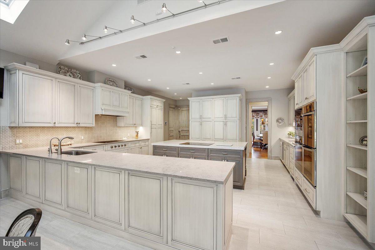 KENTSDALE ESTATES - Residential