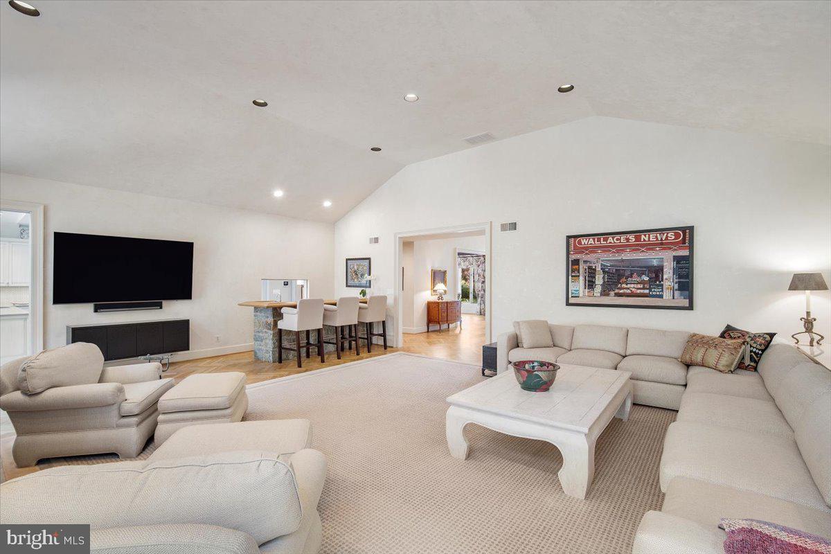 KENTSDALE ESTATES - Residential