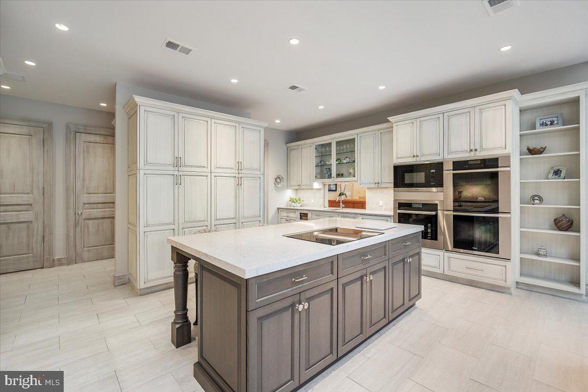 KENTSDALE ESTATES - Residential