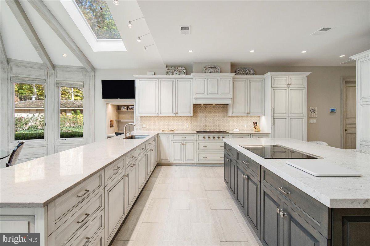 KENTSDALE ESTATES - Residential