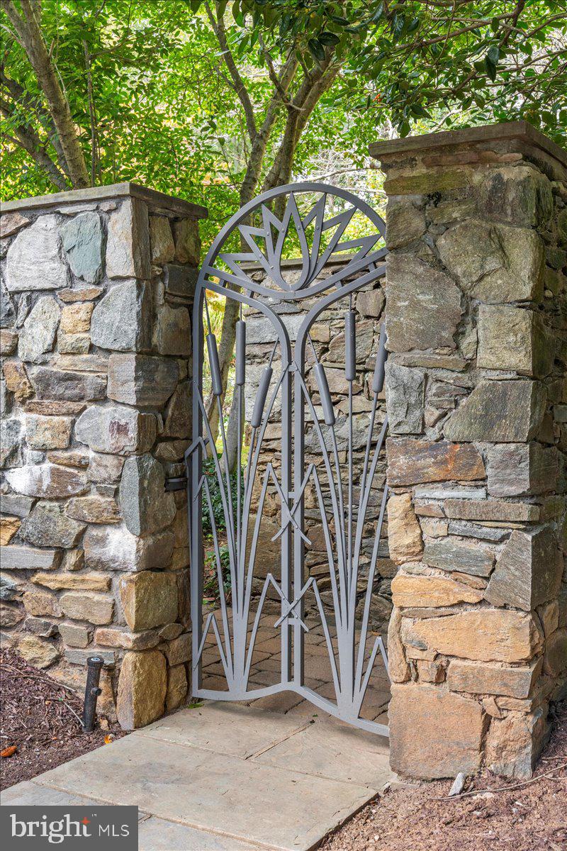 KENTSDALE ESTATES - Residential