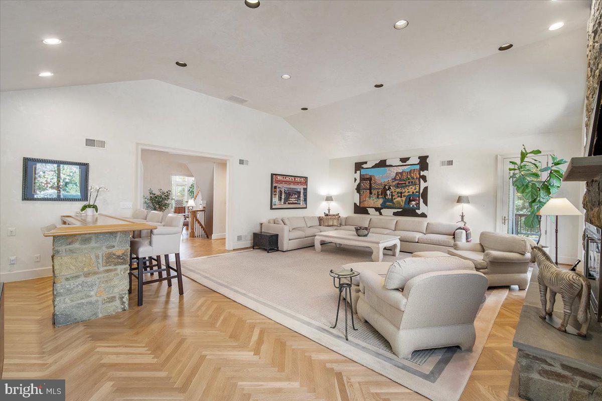 KENTSDALE ESTATES - Residential