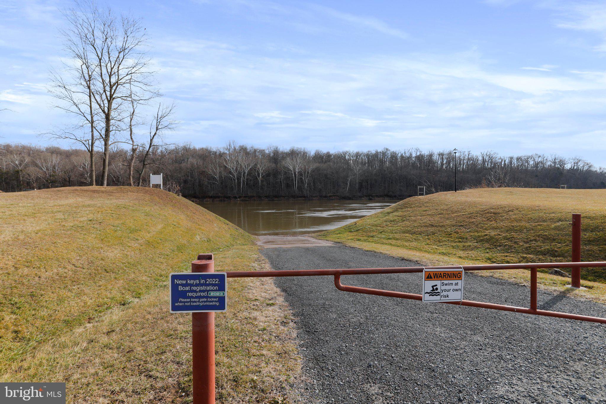 CROSSINGS ON THE POTOMAC - Land