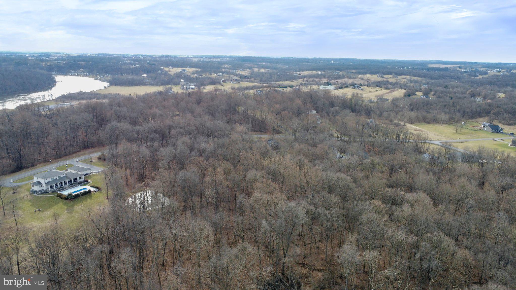 CROSSINGS ON THE POTOMAC - Land