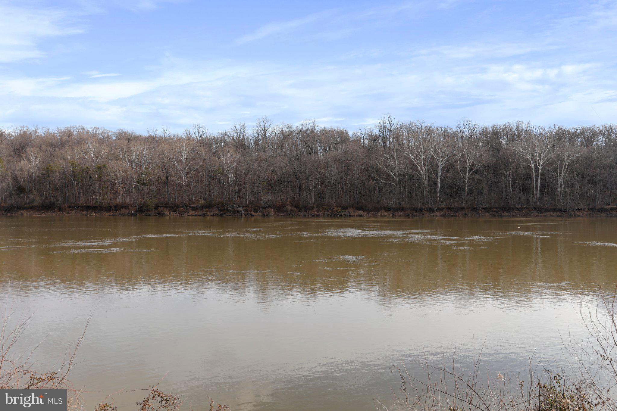 CROSSINGS ON THE POTOMAC - Land
