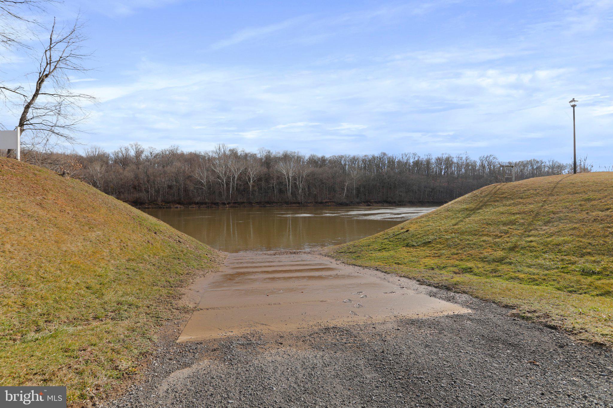 CROSSINGS ON THE POTOMAC - Land