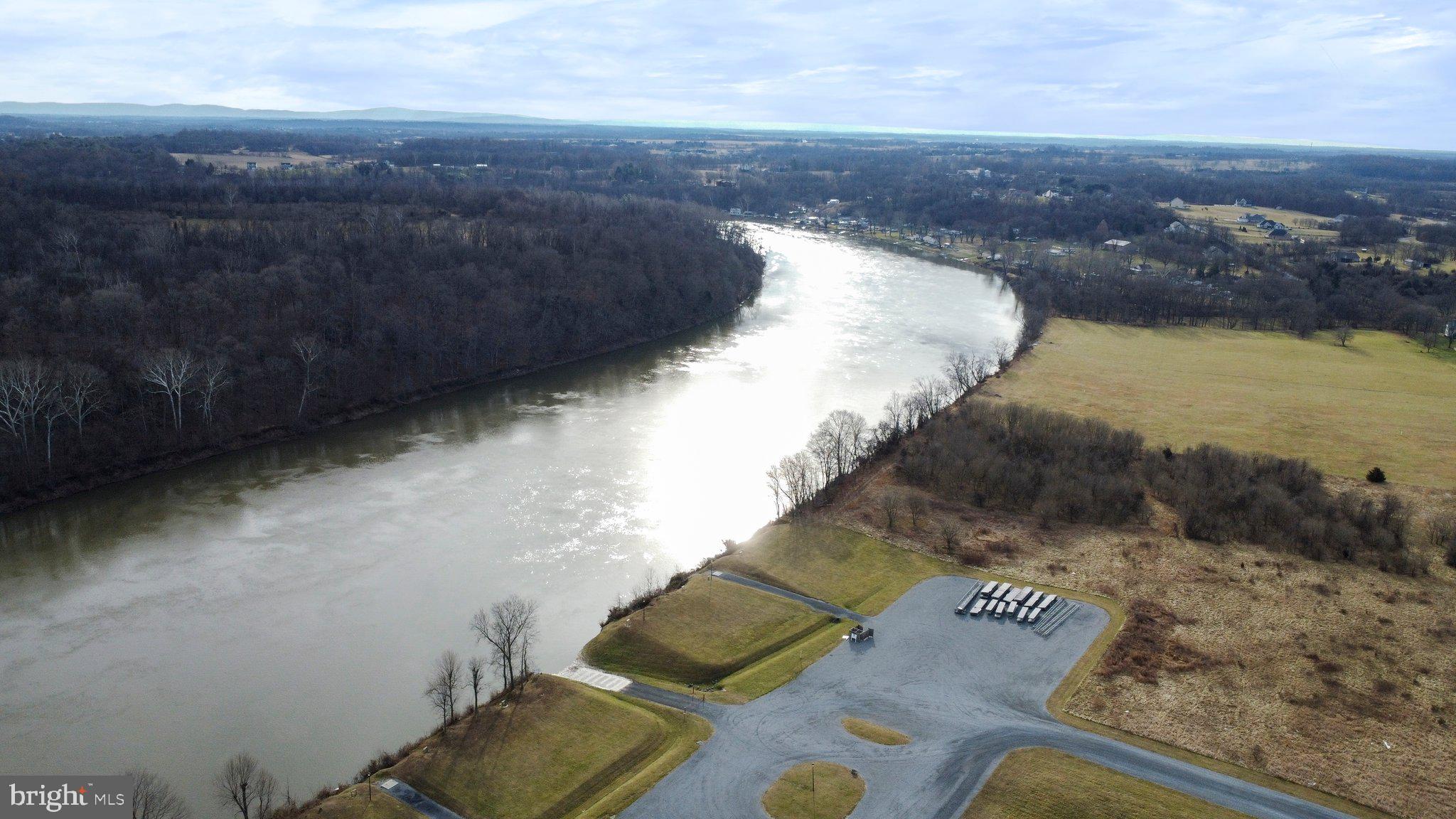 CROSSINGS ON THE POTOMAC - Land