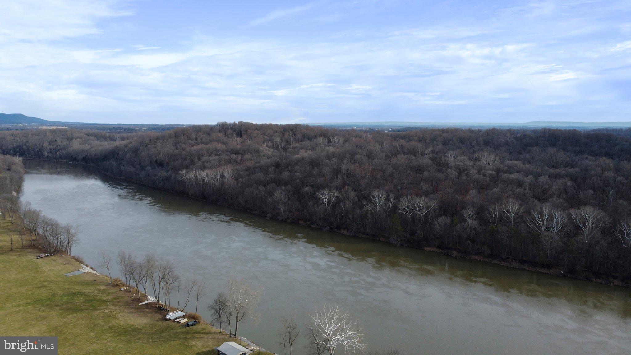 CROSSINGS ON THE POTOMAC - Land