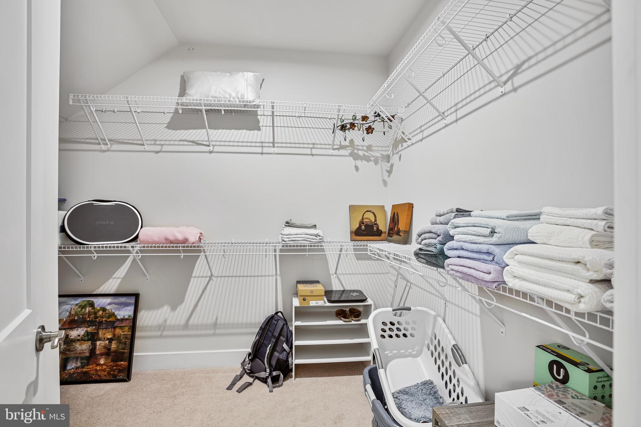 RESTON - Residential