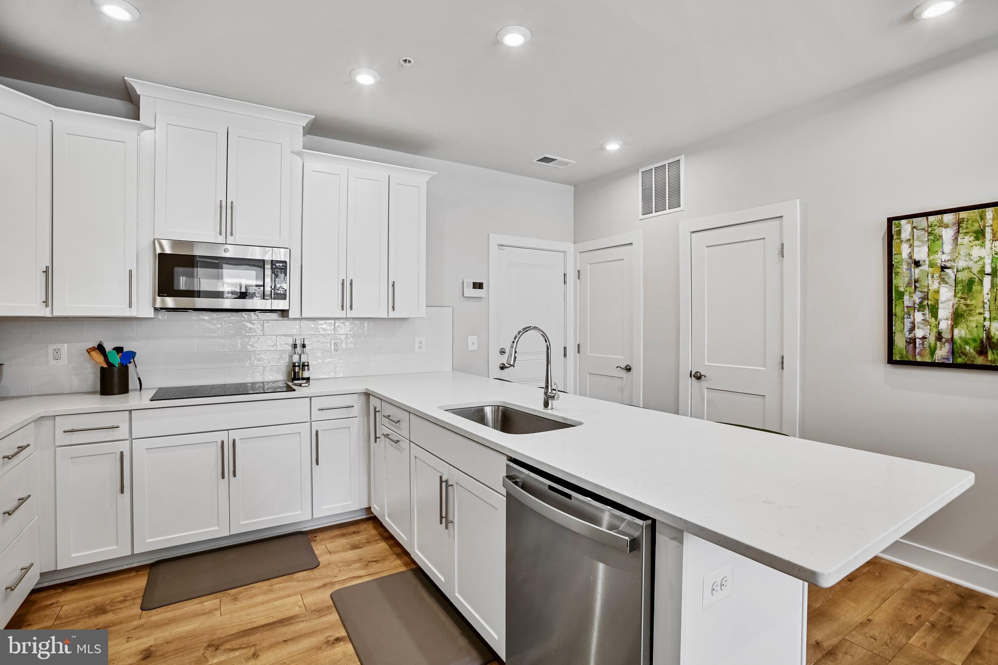 RESTON - Residential