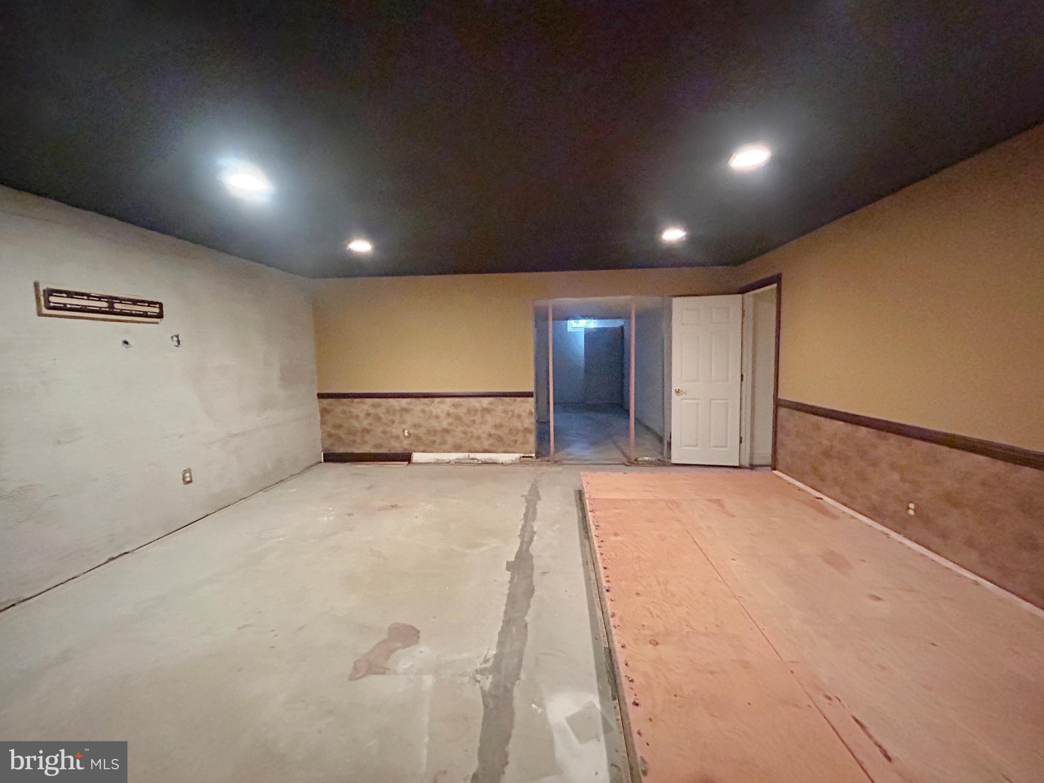 WOODS AT HARRISON - Residential