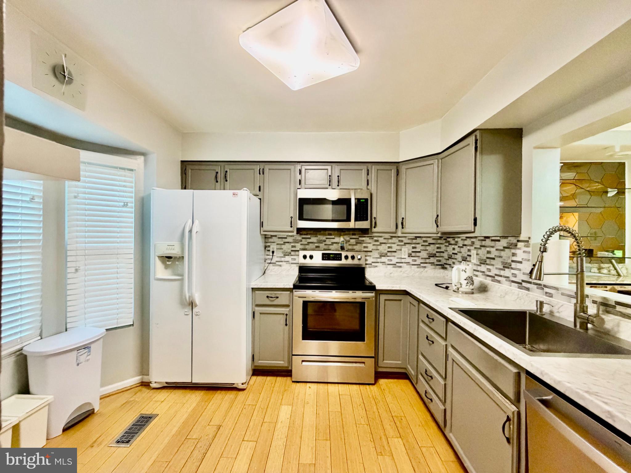 12112 RAVENWOOD COURT