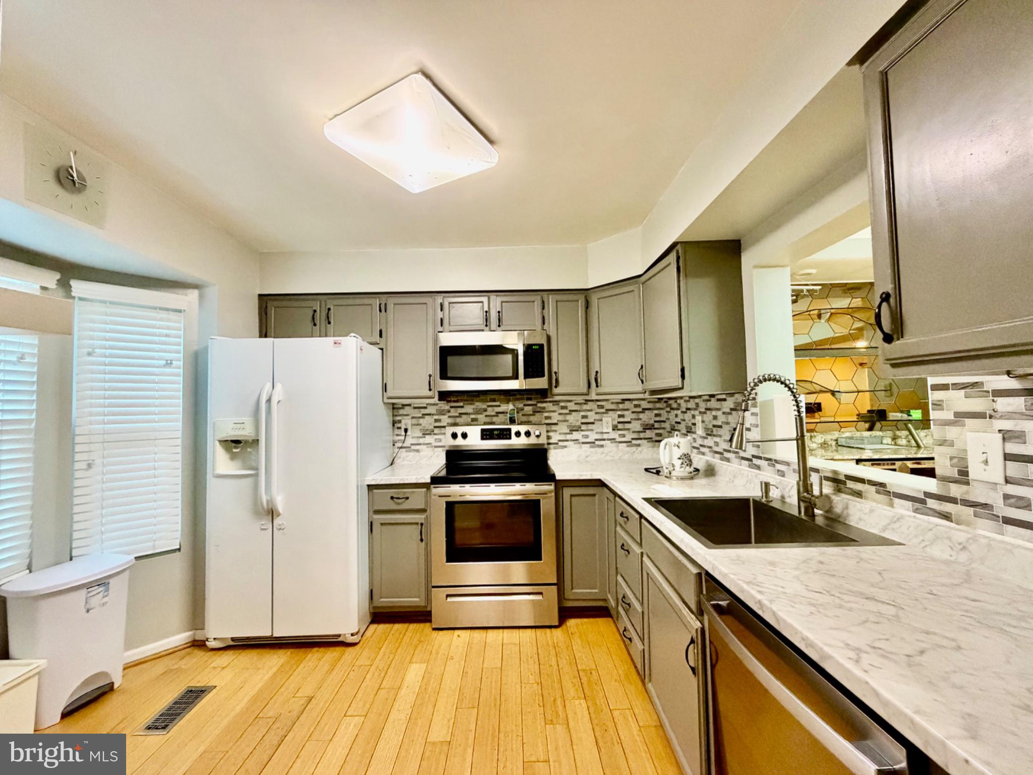12112 RAVENWOOD COURT