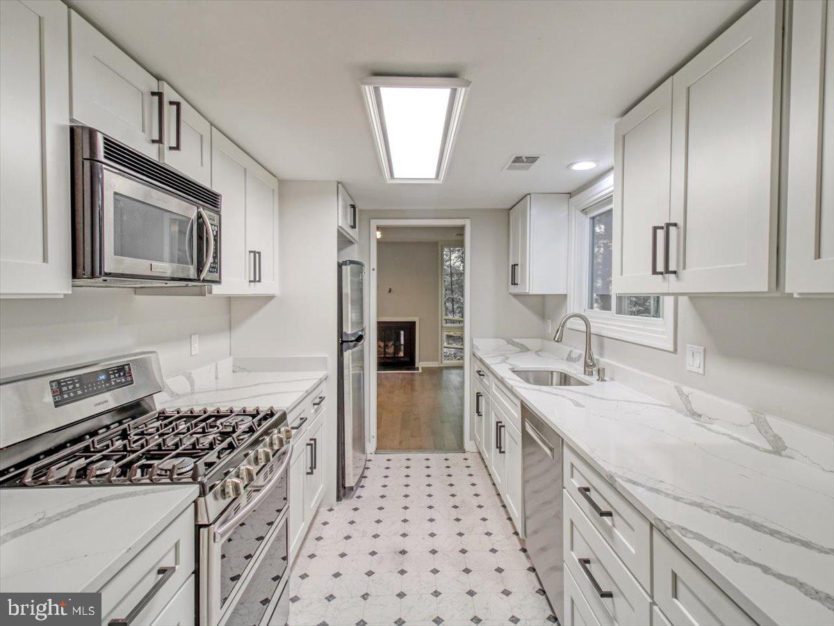 NEW MARK COMMONS - Residential Lease