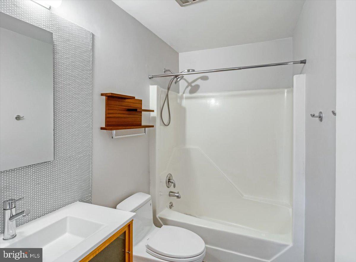 NEW MARK COMMONS - Residential Lease