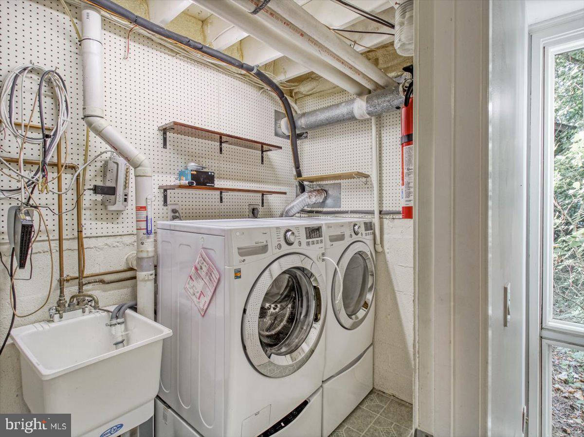 NEW MARK COMMONS - Residential Lease