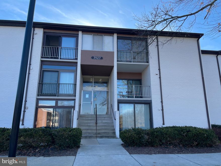 *SHORT SALE**APPROVED PRICE* *PENDING RELEASE*Greenbriar top floor condo with two bedrooms and two full bathroom. Washer/Dryer in unit, carpet throughout. Balcony off living room with additional room off kitchen for dining. Unit is in need of updates.