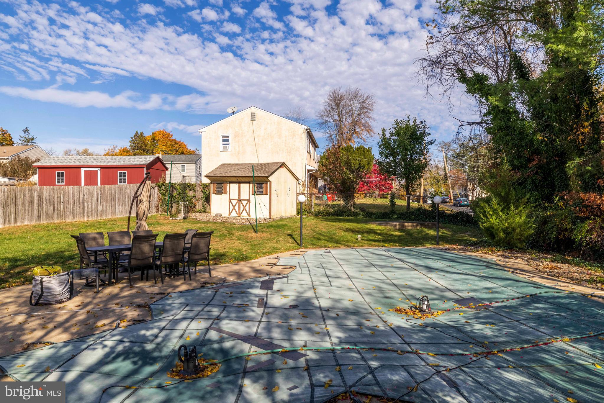 SAW MILL VALLEY - Residential