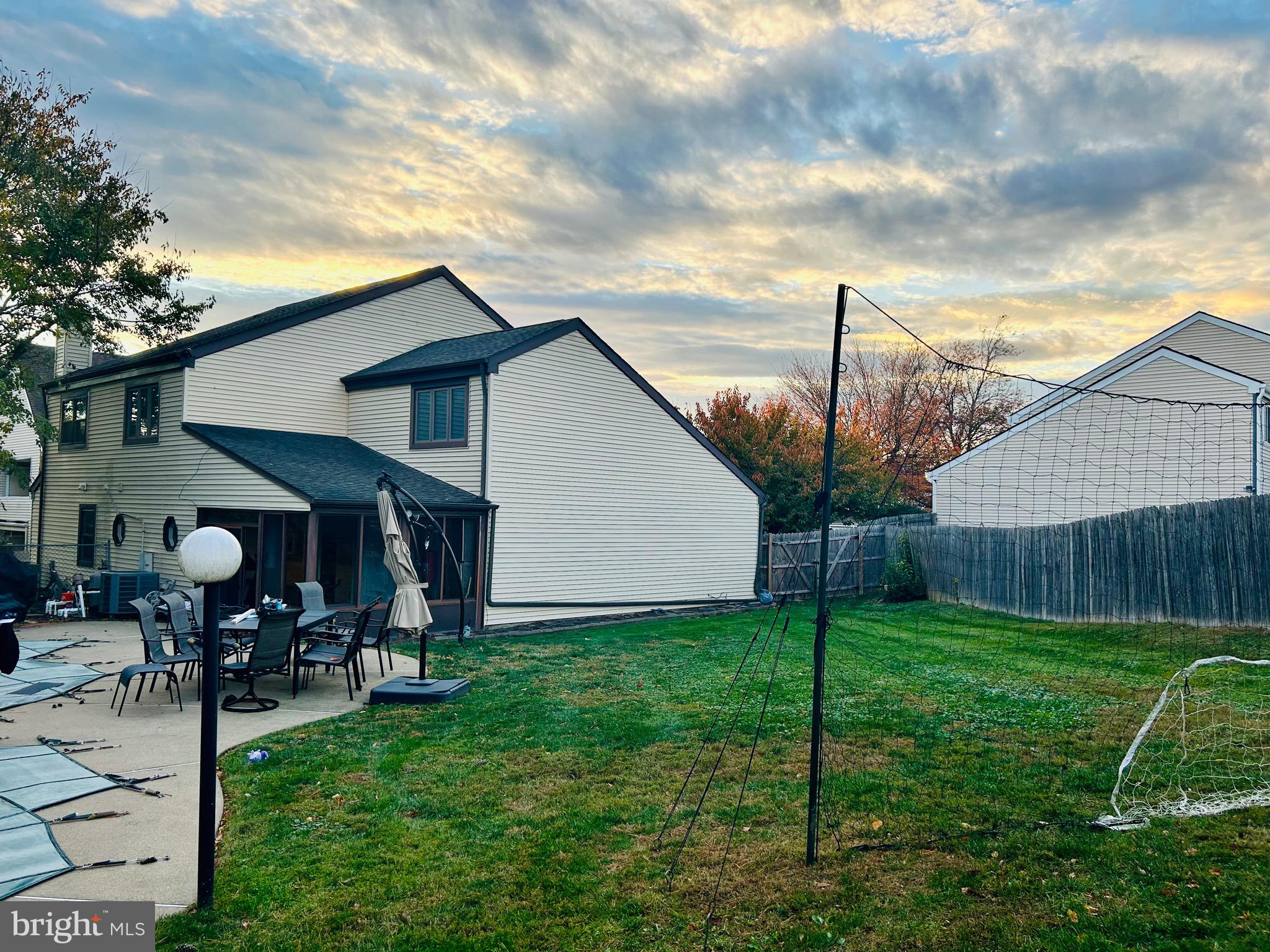 SAW MILL VALLEY - Residential