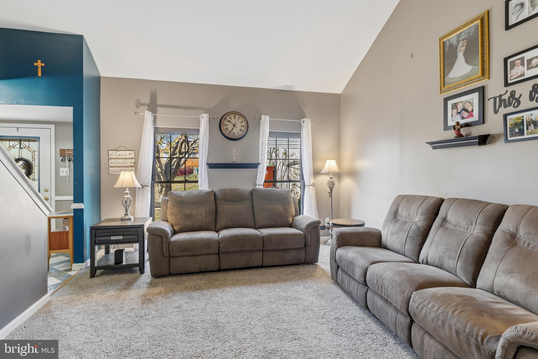 SAW MILL VALLEY - Residential