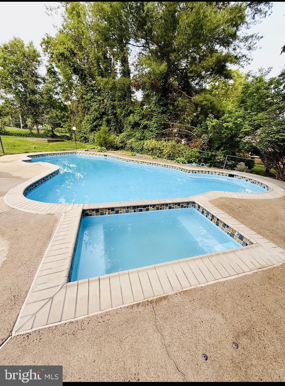 SAW MILL VALLEY - Residential