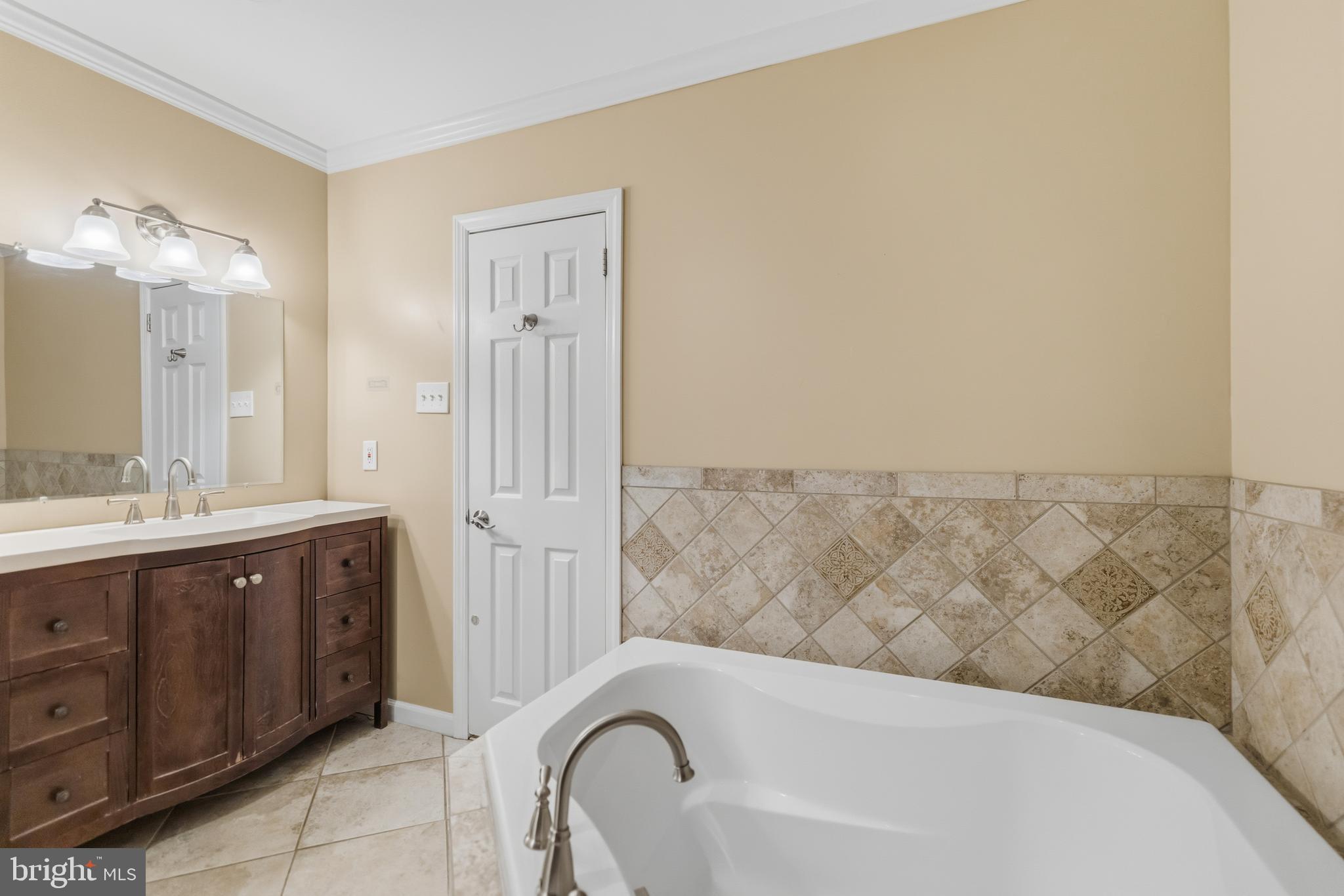 SAW MILL VALLEY - Residential