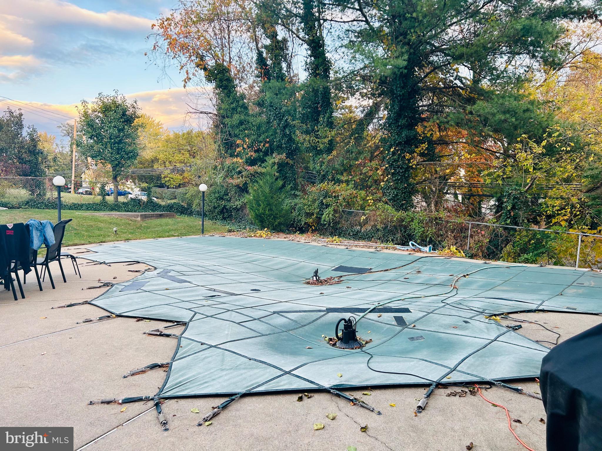 SAW MILL VALLEY - Residential