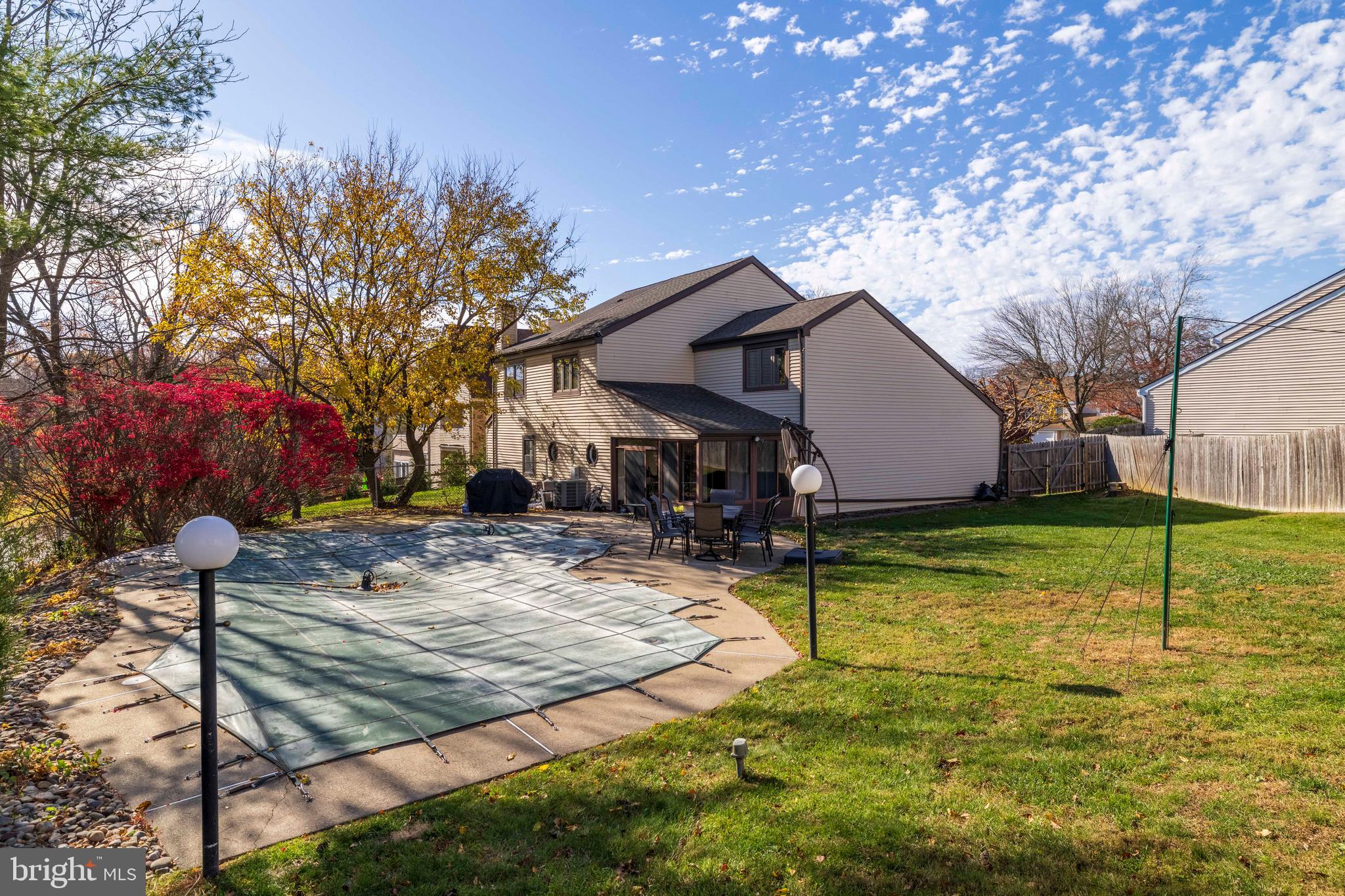 SAW MILL VALLEY - Residential