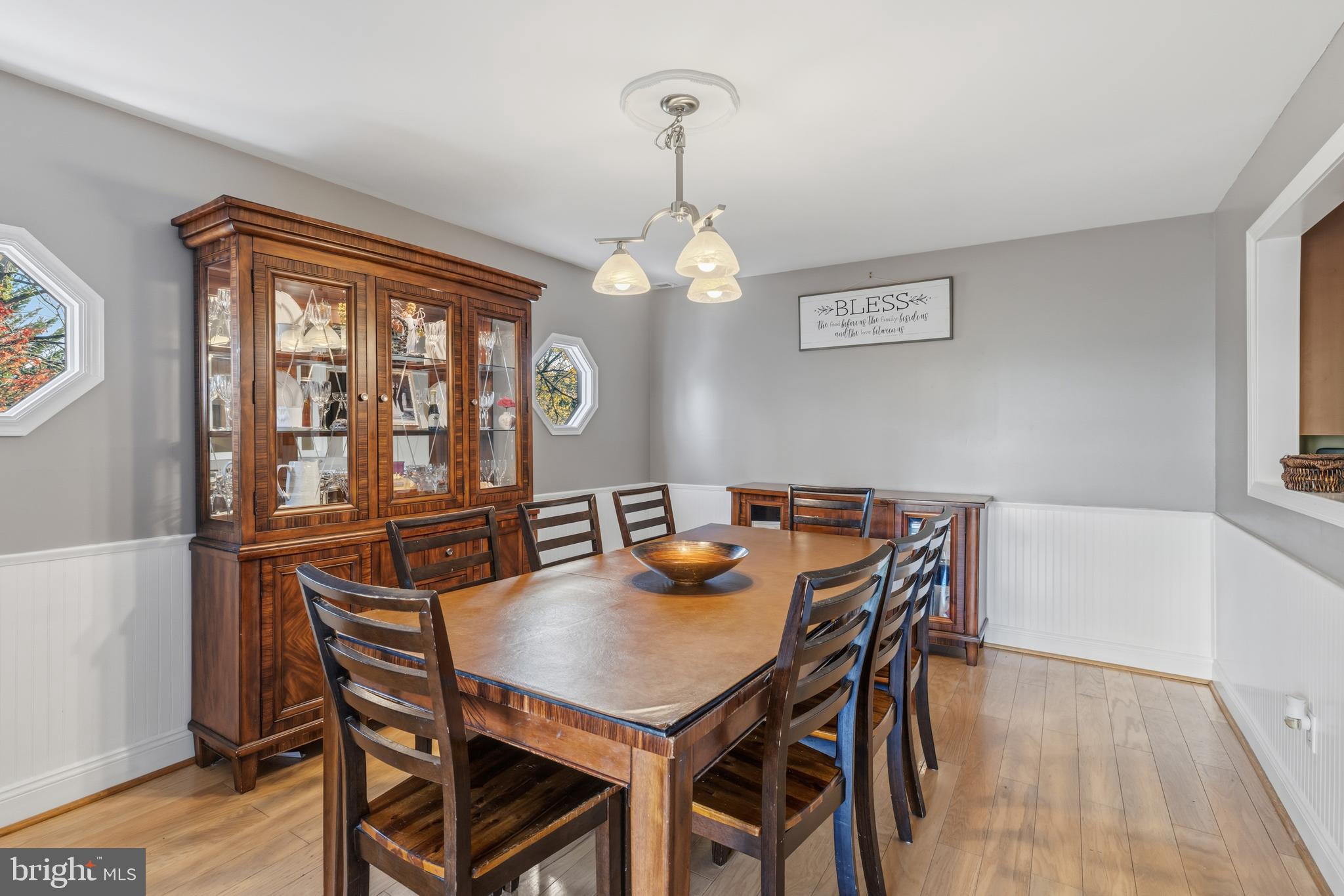 SAW MILL VALLEY - Residential