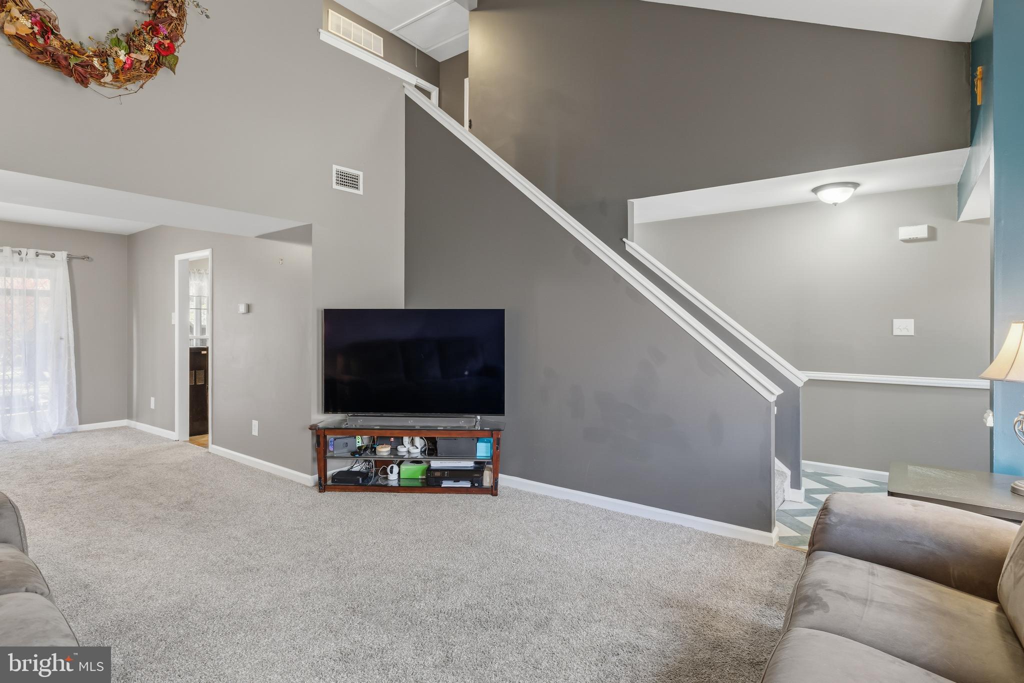 SAW MILL VALLEY - Residential