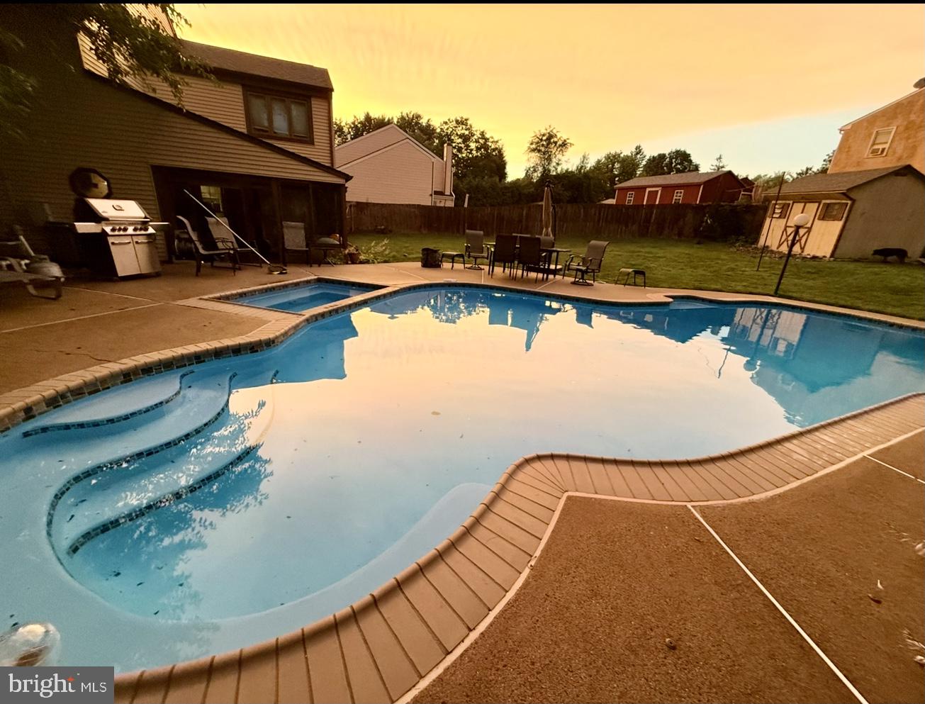 SAW MILL VALLEY - Residential