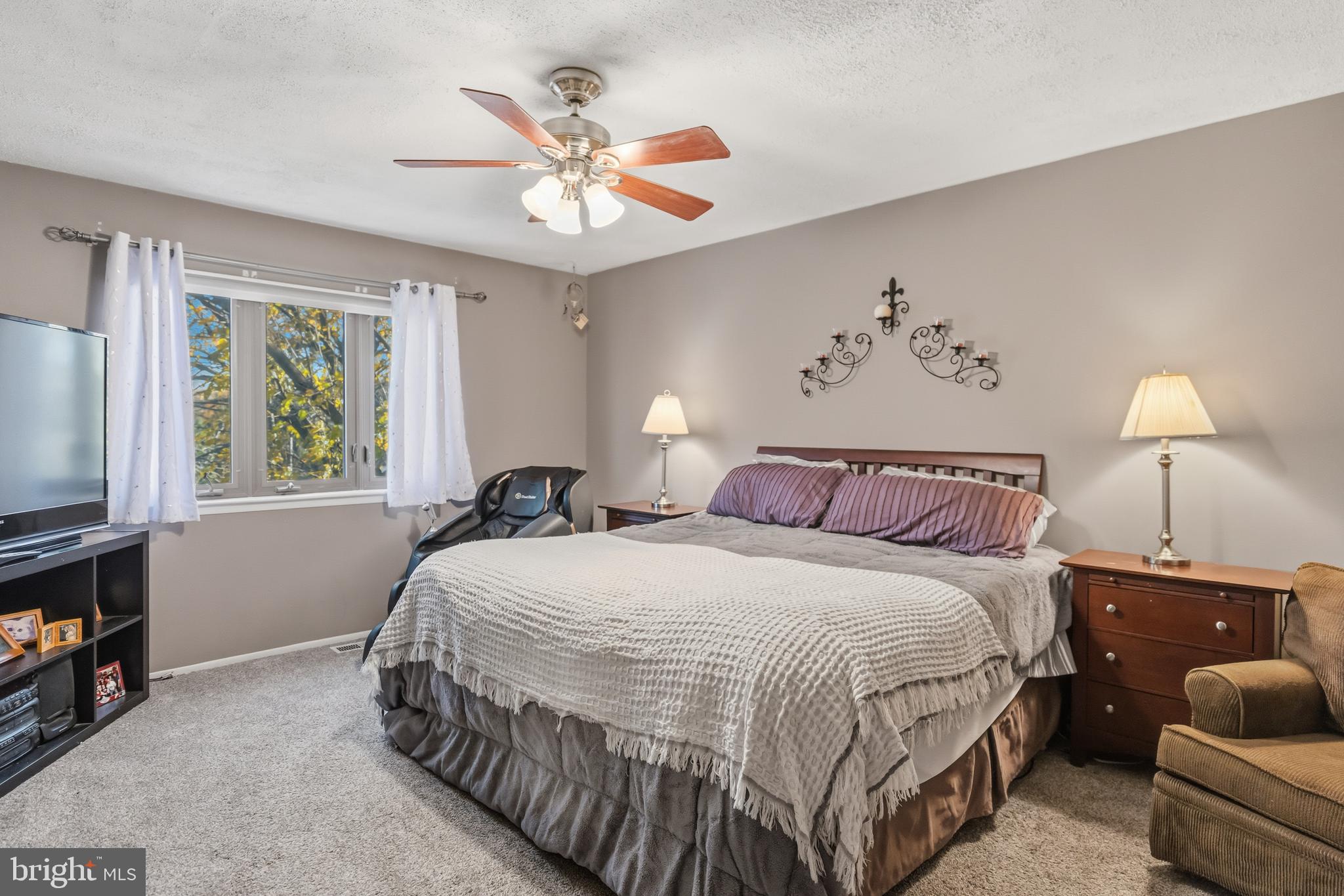 SAW MILL VALLEY - Residential