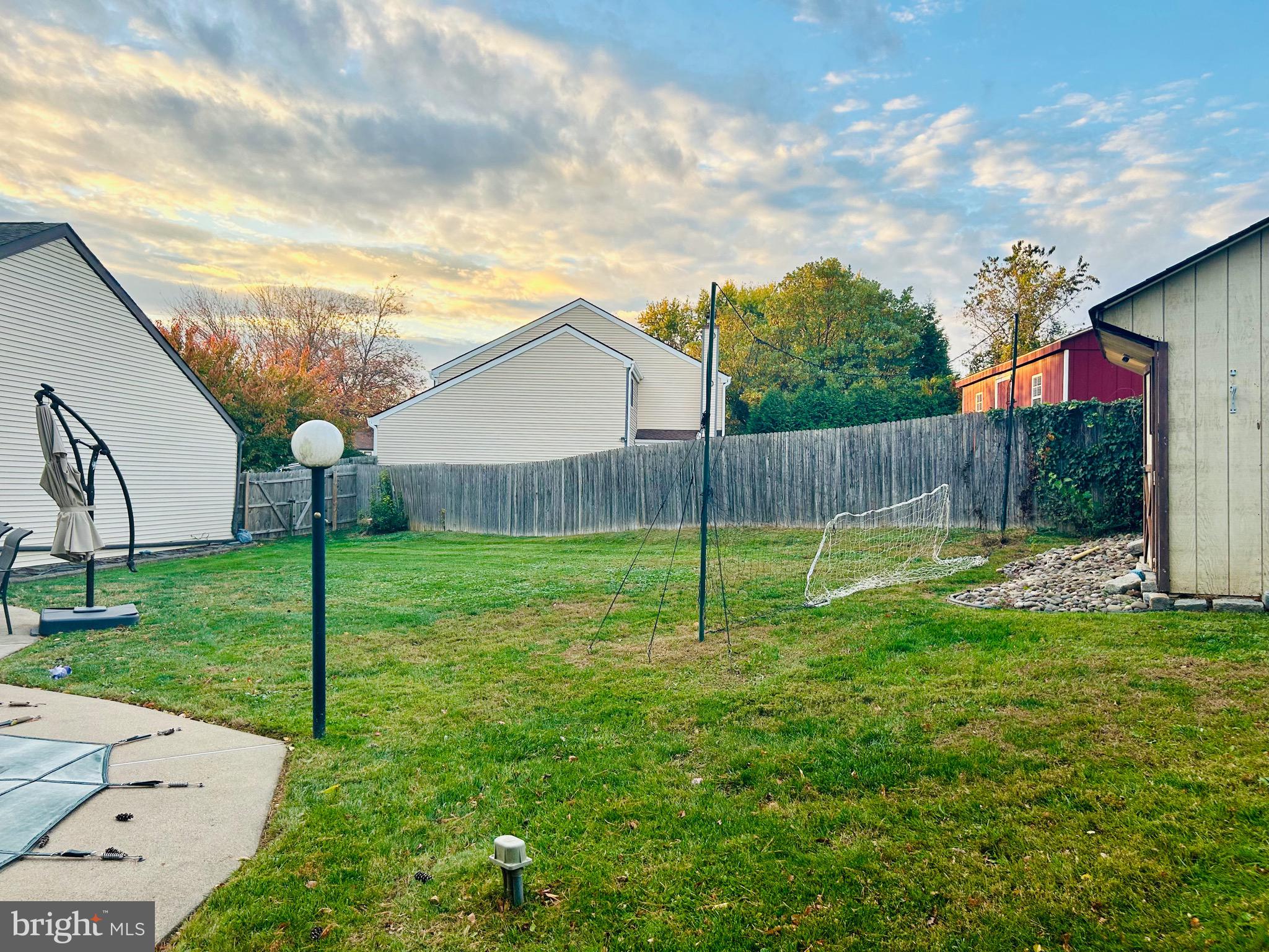 SAW MILL VALLEY - Residential