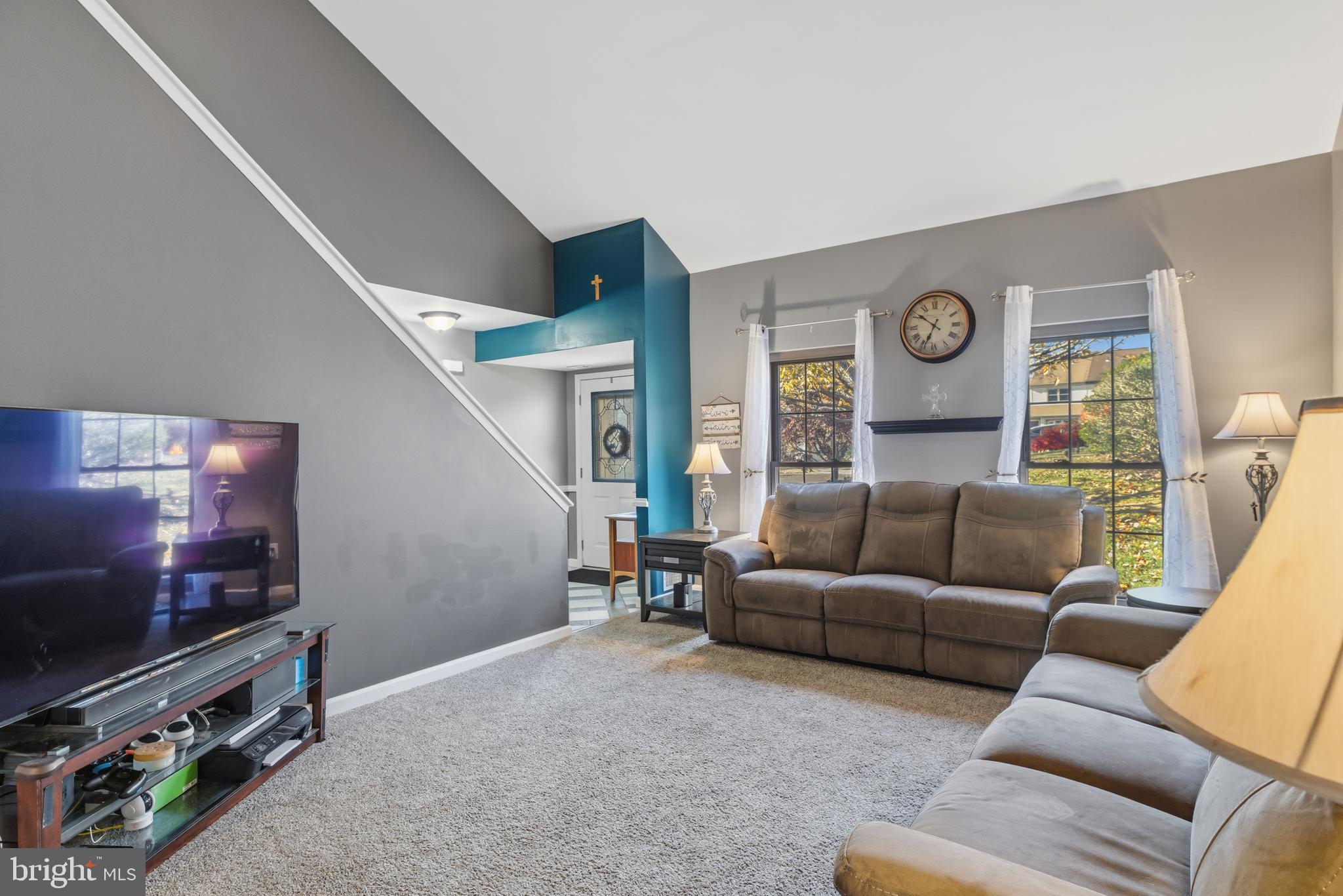 SAW MILL VALLEY - Residential