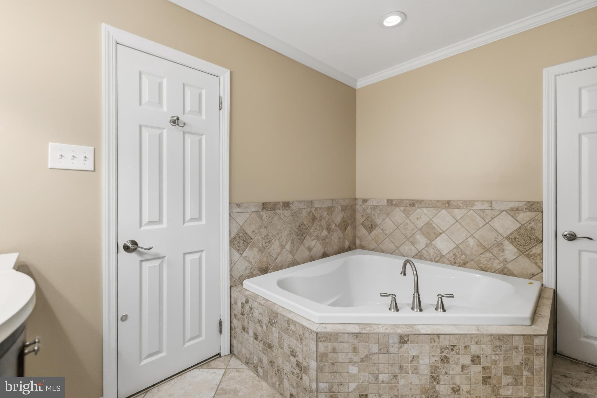 SAW MILL VALLEY - Residential