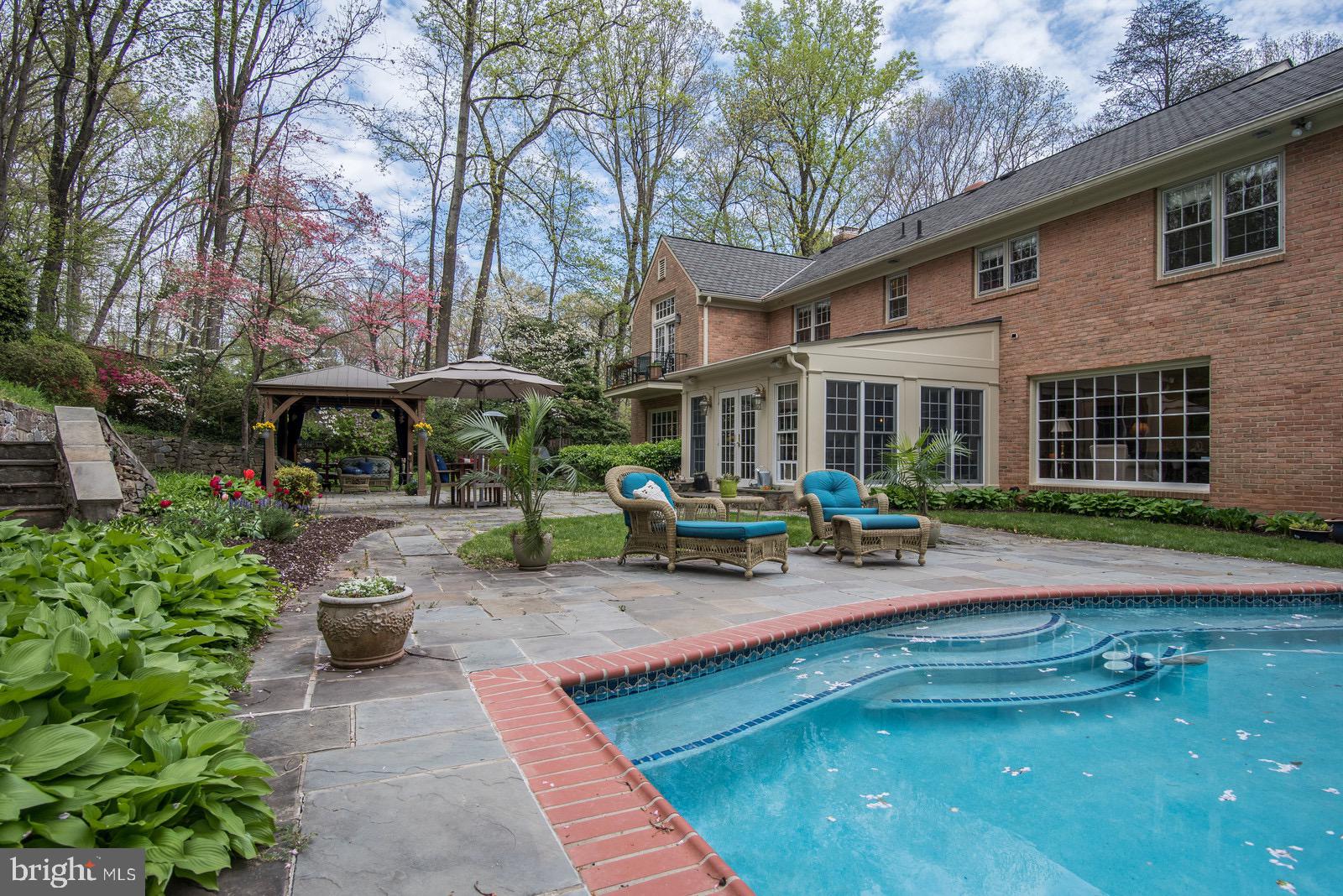 RIVERWOOD - Residential