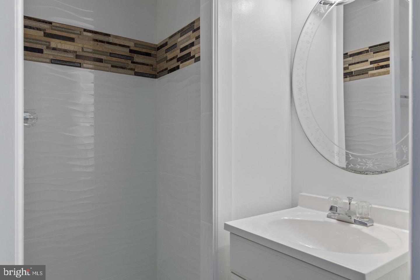 LAKE RIDGE- OAKWOOD - Residential Lease