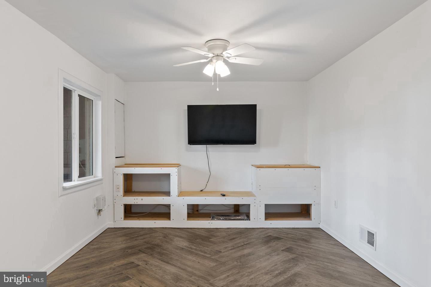 LAKE RIDGE- OAKWOOD - Residential Lease