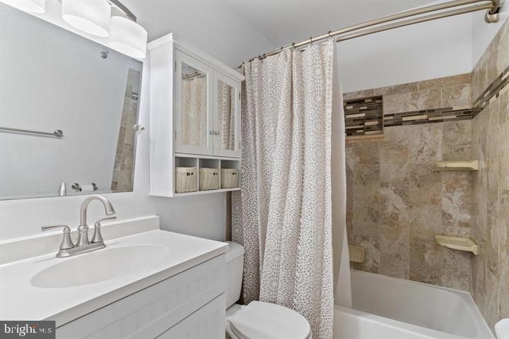 LAKE RIDGE- OAKWOOD - Residential Lease