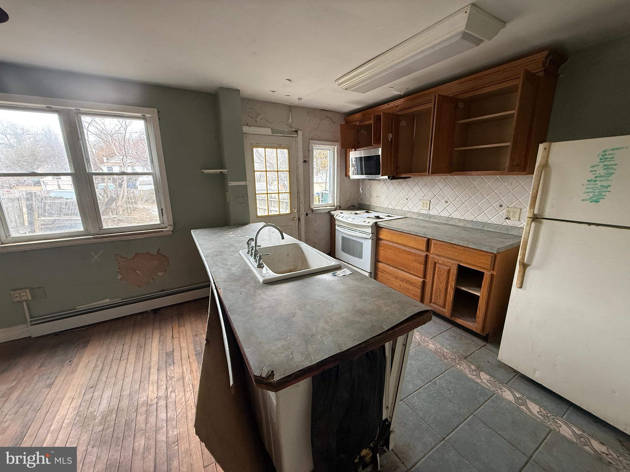 608 E JEFFREY STREET