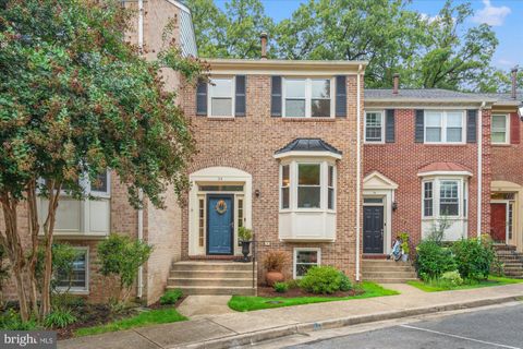 32 CARRIAGE HOUSE CIRCLE ALEXANDRIA VA 22304