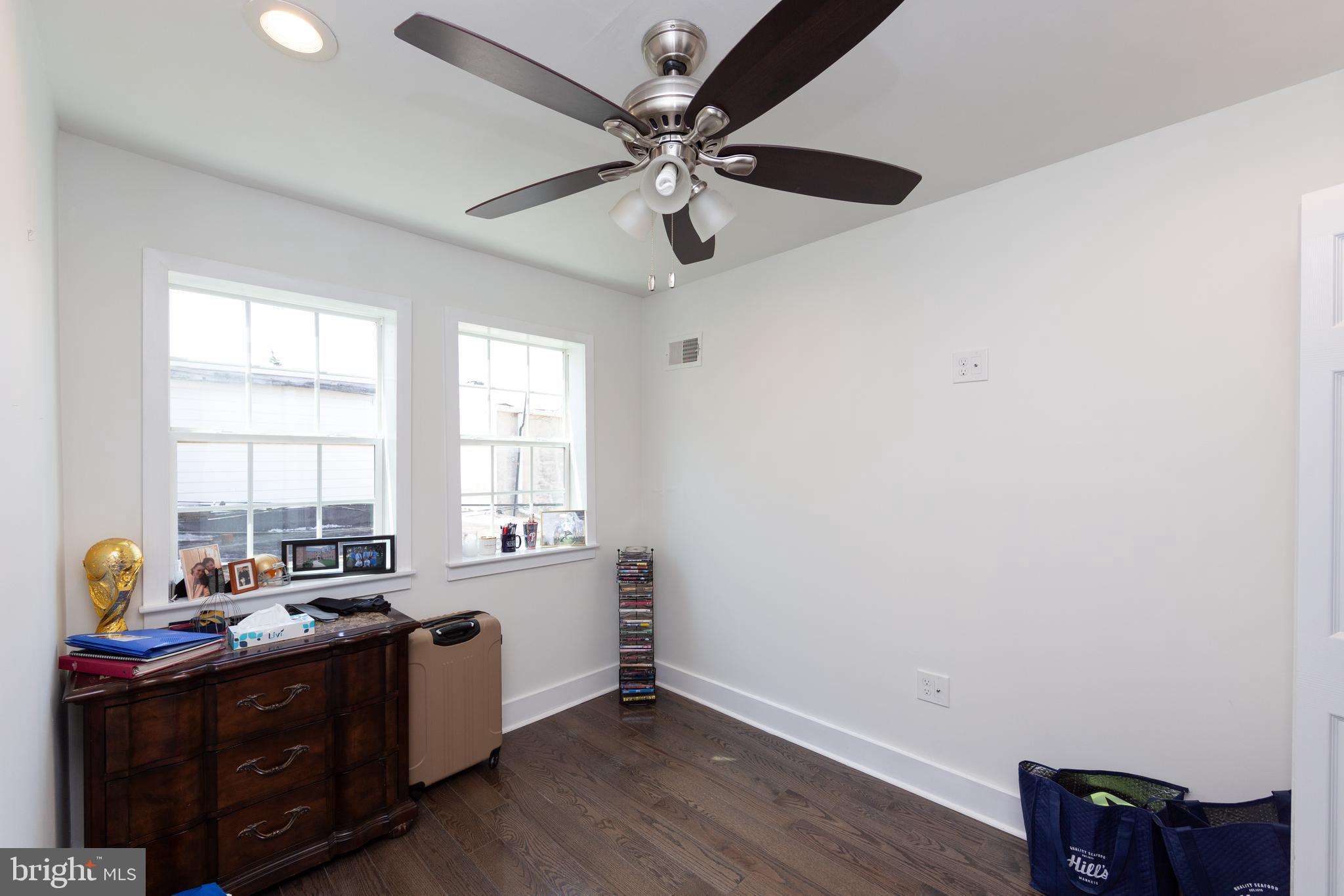 DICKINSON NARROWS - Residential