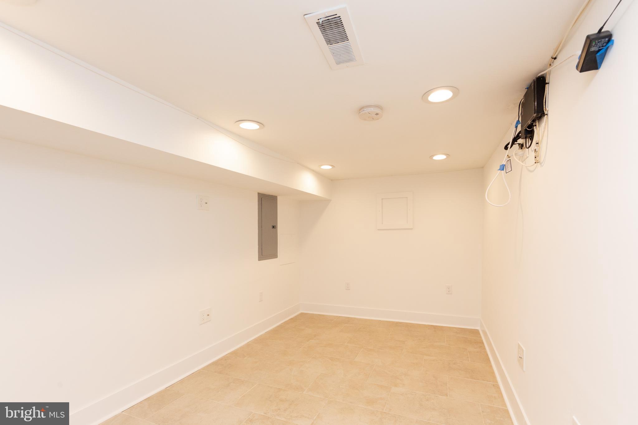 DICKINSON NARROWS - Residential