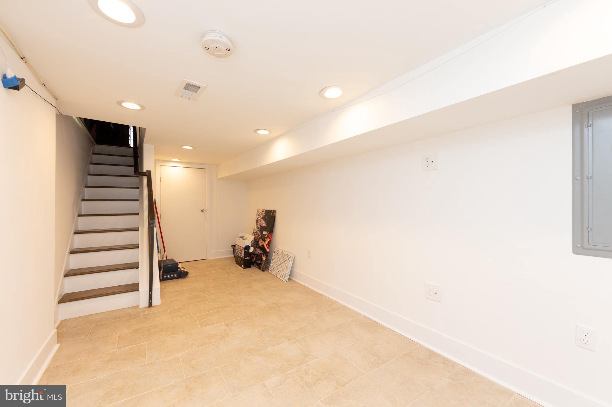 DICKINSON NARROWS - Residential