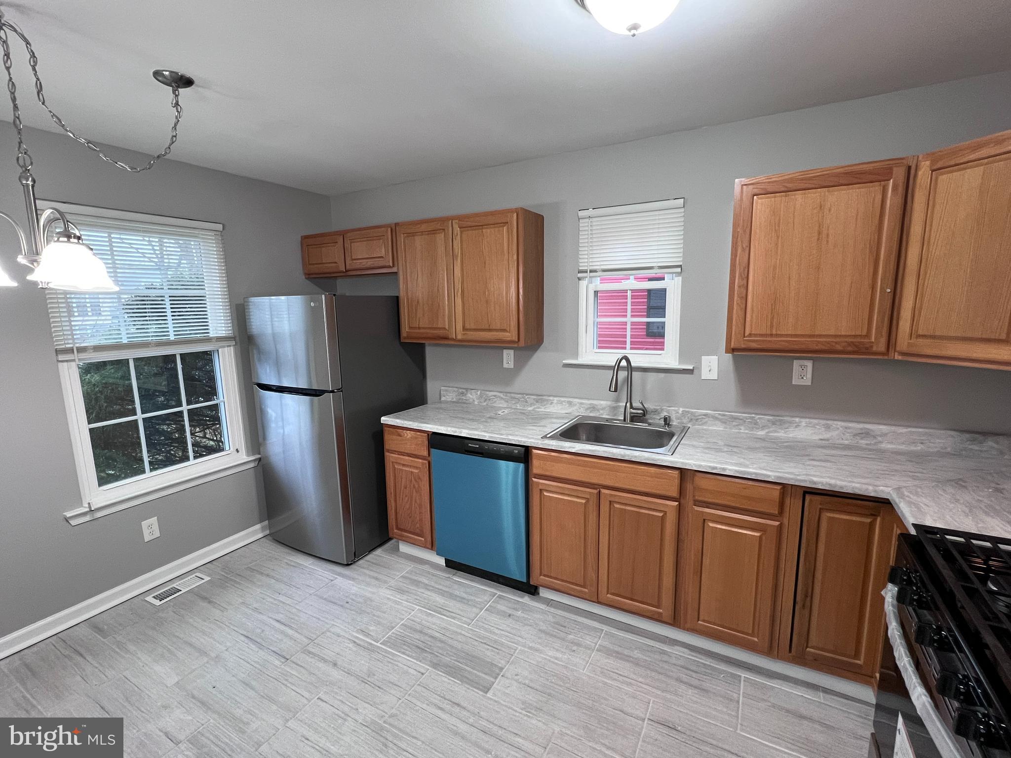 114 GLOUCESTER AVENUE