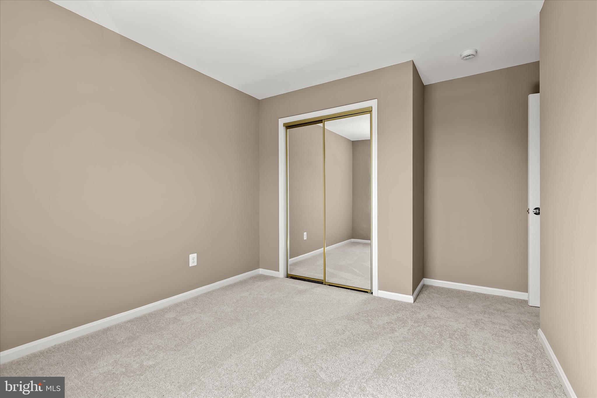 COUNTRY WALK - Residential