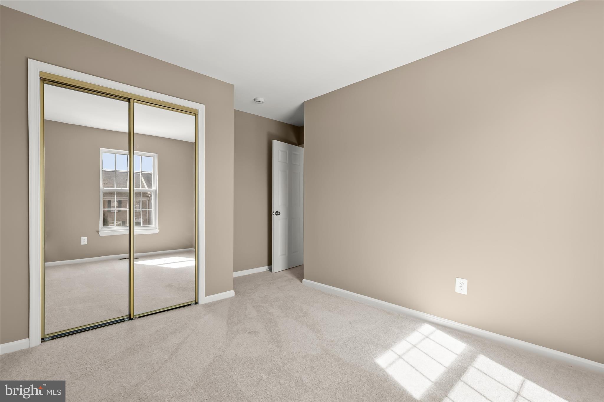 COUNTRY WALK - Residential