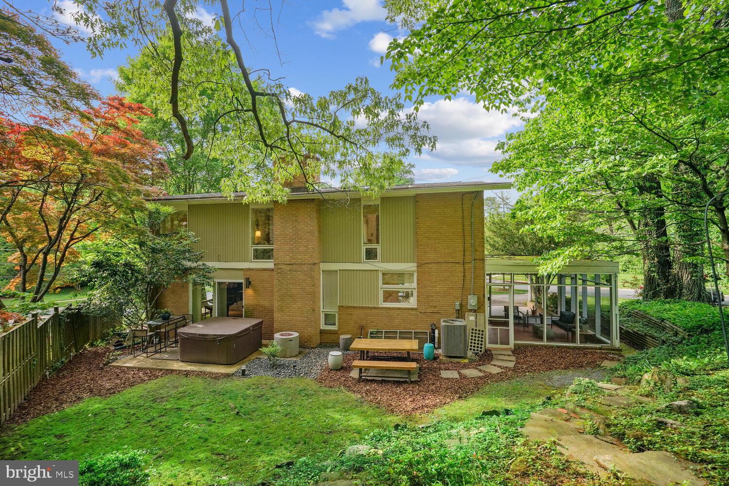 CREST PARK - Residential