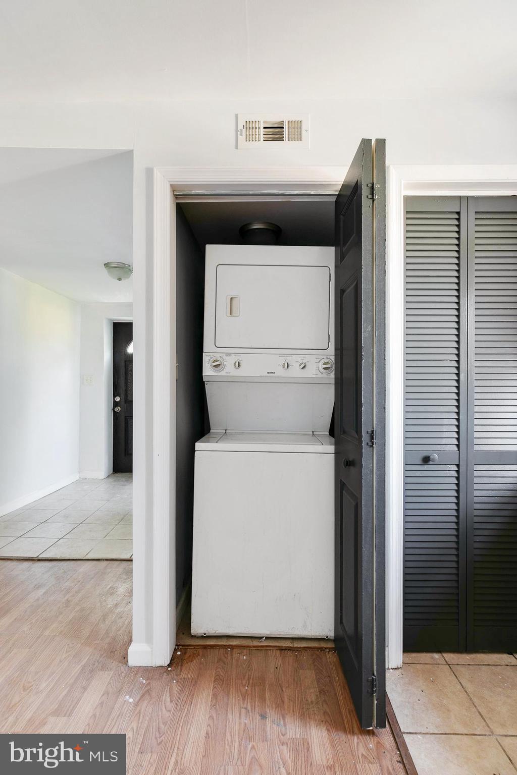 POINT BREEZE - Residential Income